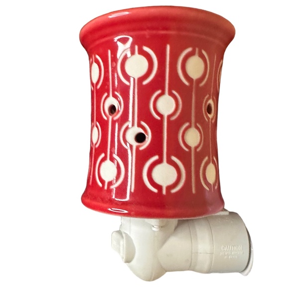 Scentsy Pop Red & White Plug In Wax Warmer - Picture 4 of 7